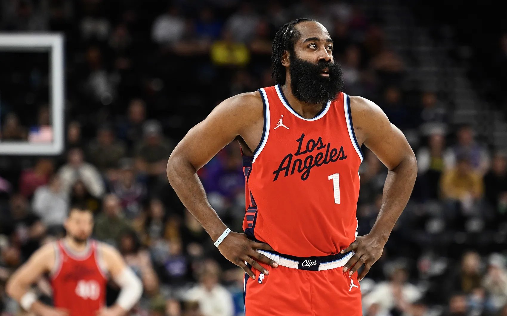 包含哈登在切尔西比赛中败北，出色防守引发热议！的词条