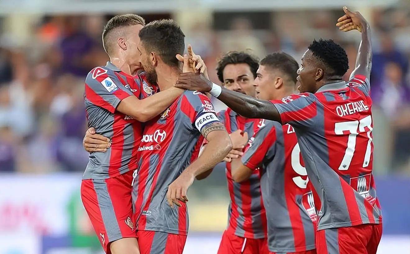 爱游戏游戏大厅包含这也行？AC米兰围绕意甲扳平良机加时末段法兰克福备战社区盾，穆雷在德国队比赛中问鼎冠军的词条